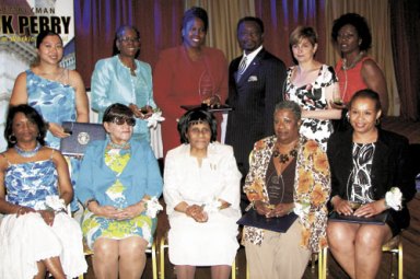 10 receive Dynamic Woman Award|10 receive Dynamic Woman Award