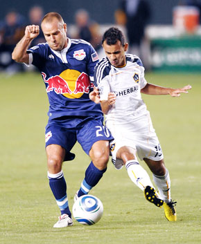 Richards leads Red Bulls over Galaxy|Richards leads Red Bulls over Galaxy