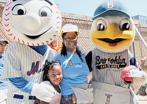 Mets, Citi volunteers build Habitat condos|Mets, Citi volunteers build Habitat condos