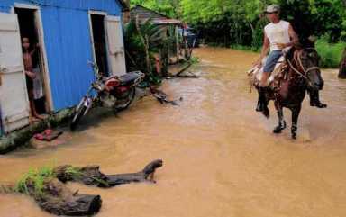 Hurricane Irene heads towards U.S.