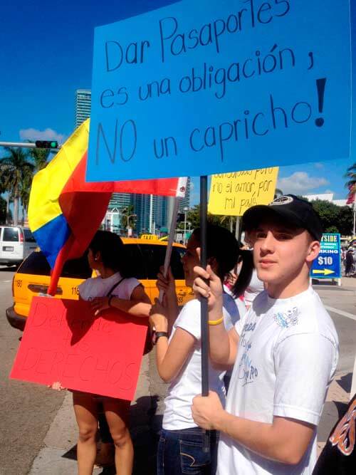 Venezuelans protest closure of Miami consulate