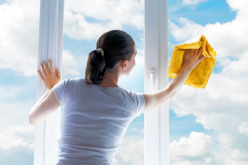 Tips to avoid injuries while spring cleaning