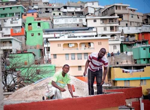 Haiti splashes slum with psychedelic colors|Haiti splashes slum with psychedelic colors