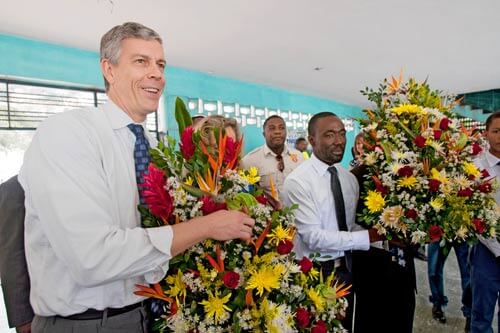 Student protests greet US officials on Haiti visit