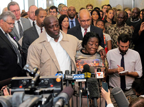 Wrongfully jailed, man freed after 30 year|Wrongfully jailed, man freed after 30 year