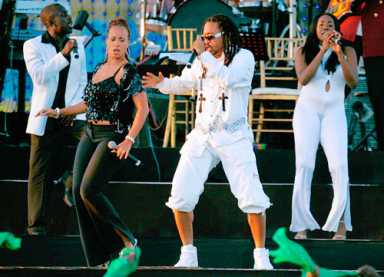Montano wins a Soul Train Award