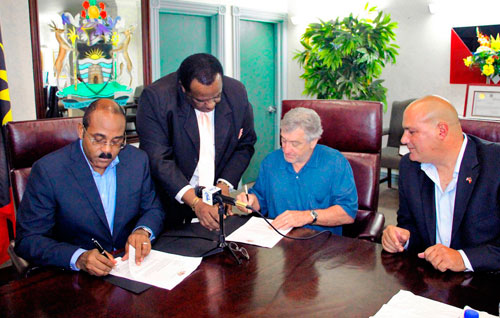 Antigua, De Niro ink multi-million deal|Antigua, De Niro ink multi-million deal