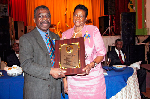 Vincentian ex-teachers honor popular dentist|Vincentian ex-teachers honor popular dentist