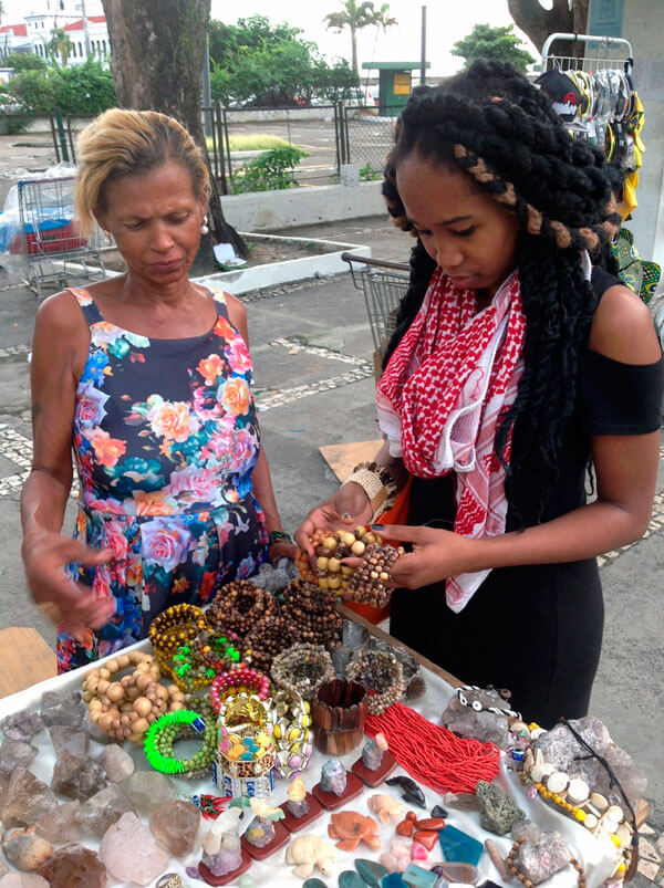 Street vending at the touch of an app|Street vending at the touch of an app|Street vending at the touch of an app