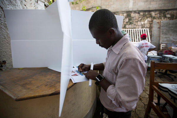 Haitians vote in tense presidential election|Haitians vote in tense presidential election
