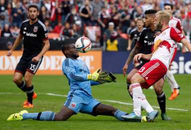 BULLS DEFEAT UNITED|BULLS DEFEAT UNITED