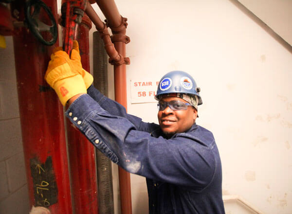Steamfitter encourages workers to join union