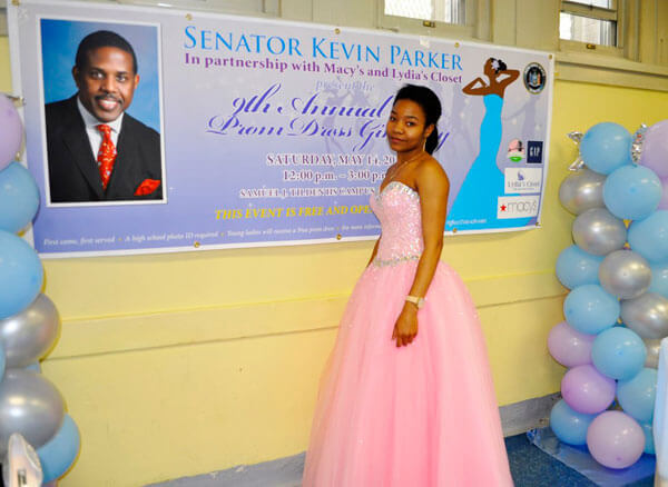 Sen. Parker’s prom dress giveaway attracts hundreds|Sen. Parker’s prom dress giveaway attracts hundreds