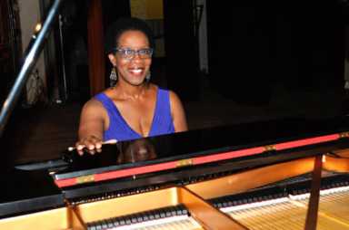 PIANO MUSIC FILLS THE AIR|PIANO MUSIC FILLS THE AIR