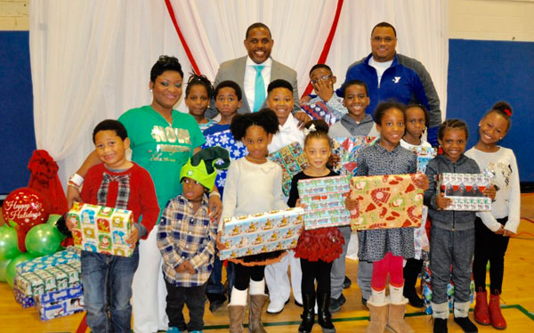 Girts, entertainment, delight kids at Sen. Parker’s annual party|Girts, entertainment, delight kids at Sen. Parker’s annual party