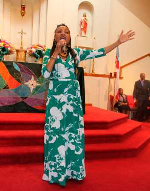 Gospel artiste wows audience during Clarke’s fundraiser|Gospel artiste wows audience during Clarke’s fundraiser|Gospel artiste wows audience during Clarke’s fundraiser