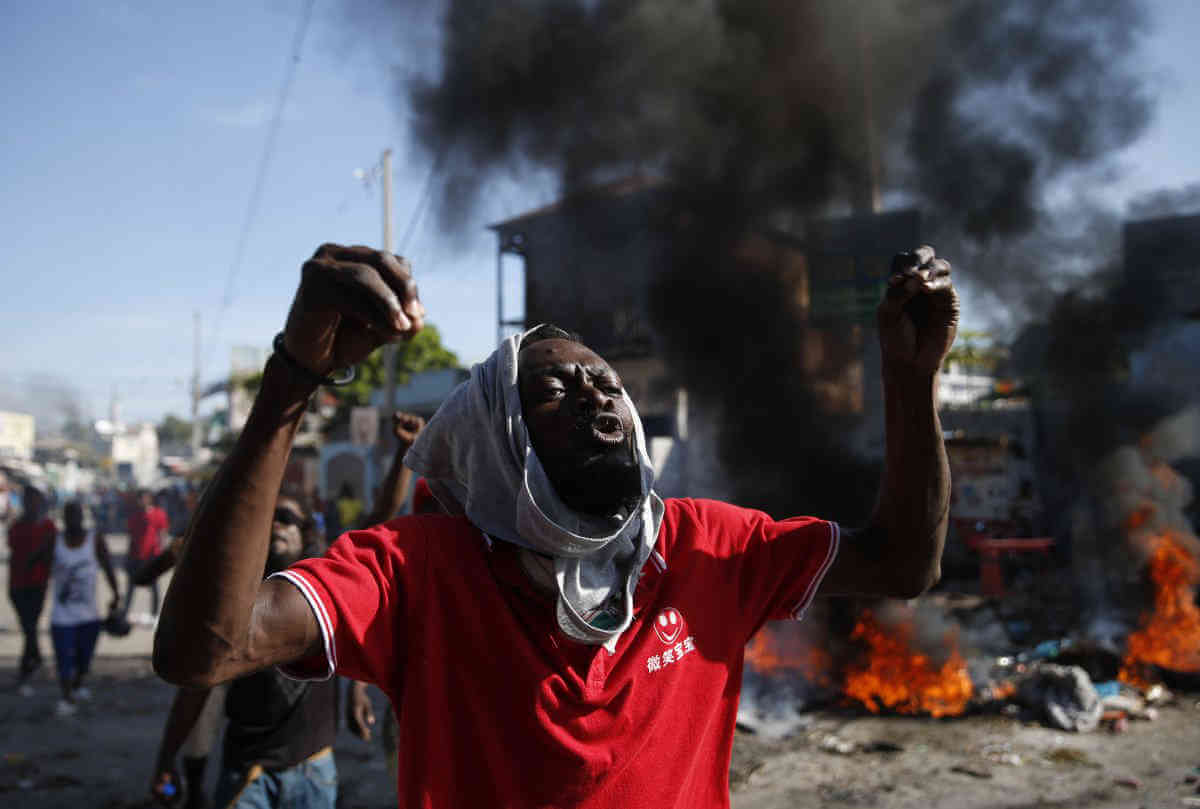 Barricades burn as Haiti enters 4th week of deadly protests|Barricades burn as Haiti enters 4th week of deadly protests
