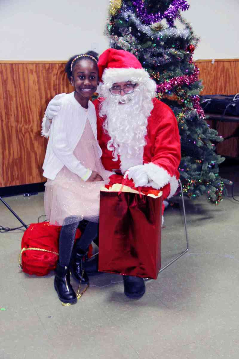 Santa brings Christmas cheer to Caribbean kids|Santa brings Christmas cheer to Caribbean kids|Santa brings Christmas cheer to Caribbean kids
