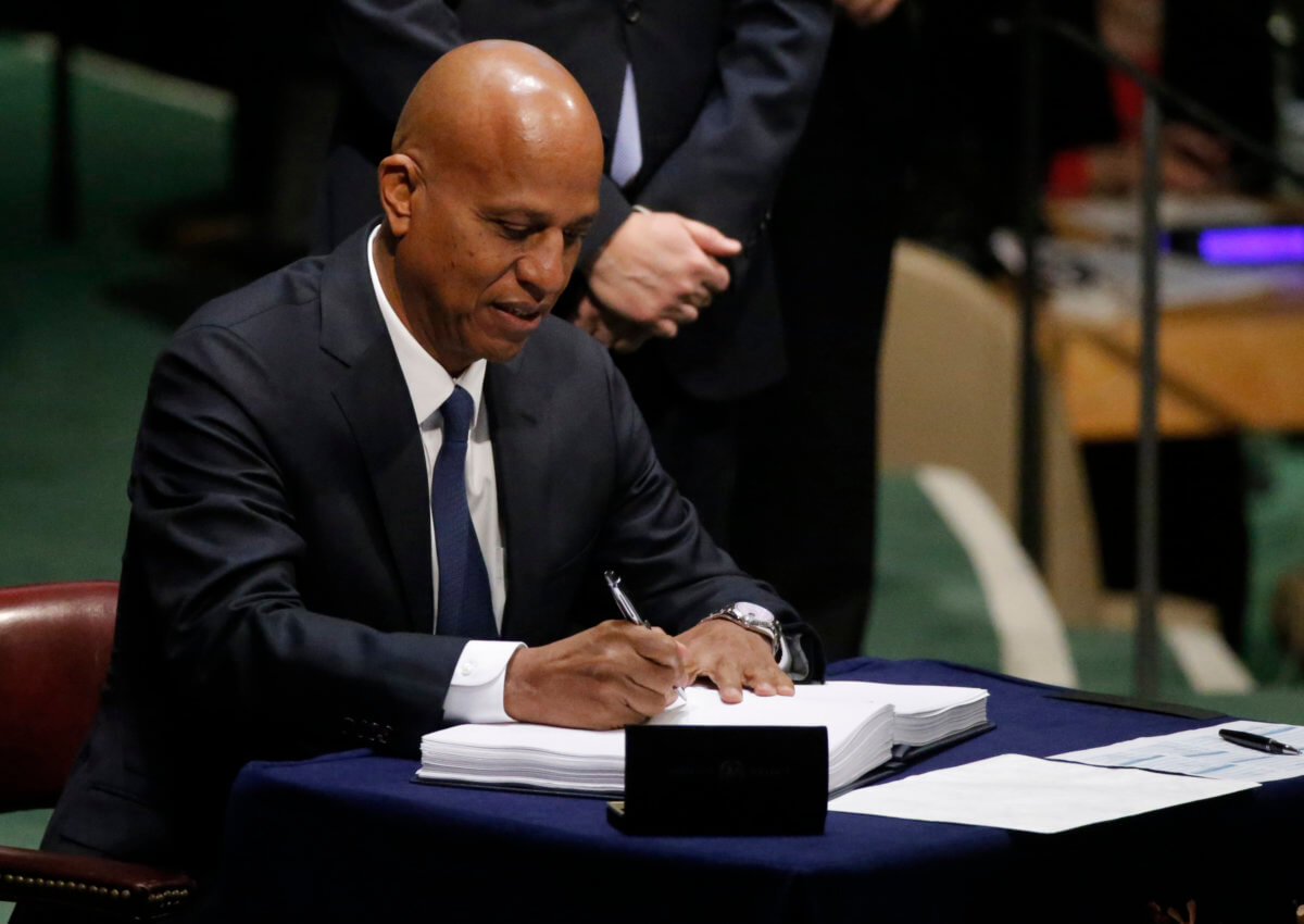 Belize Prime Minister Dean Barrow signs the Paris Agreement on climate change at United Nations Headquarters in New York