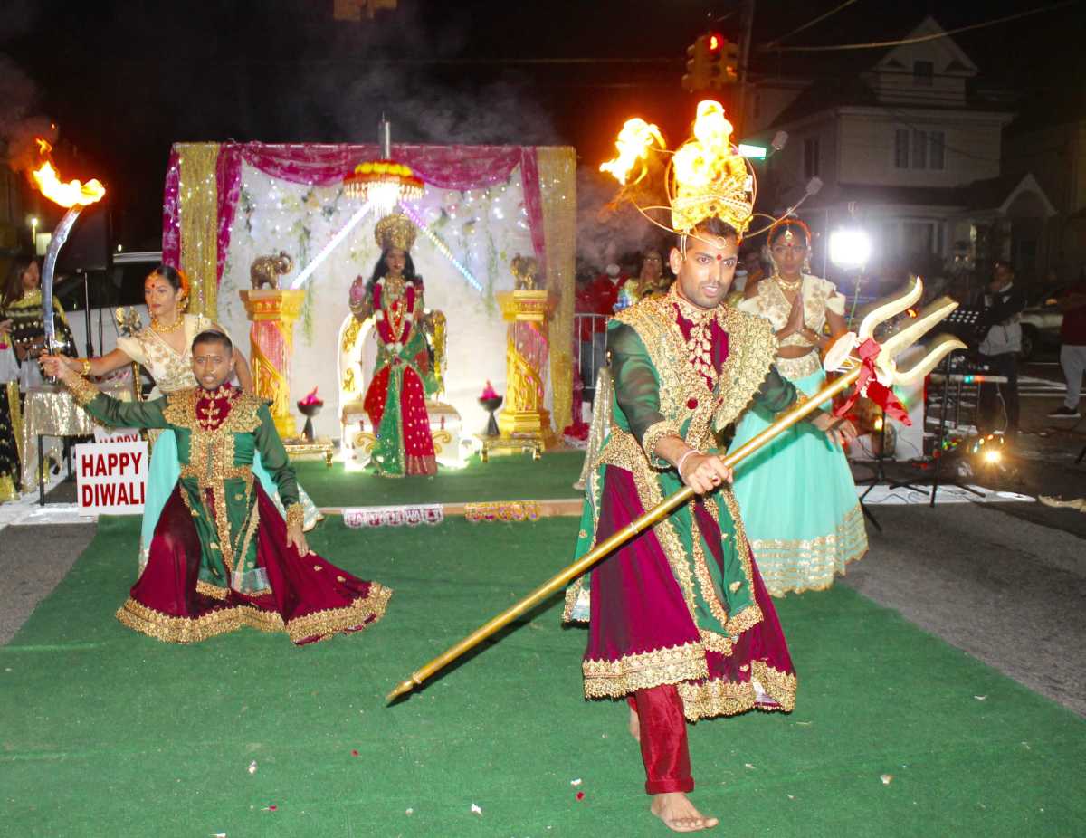 diwali-lets-light-up-liberty-avenue-2020-11-13-tc-cl03