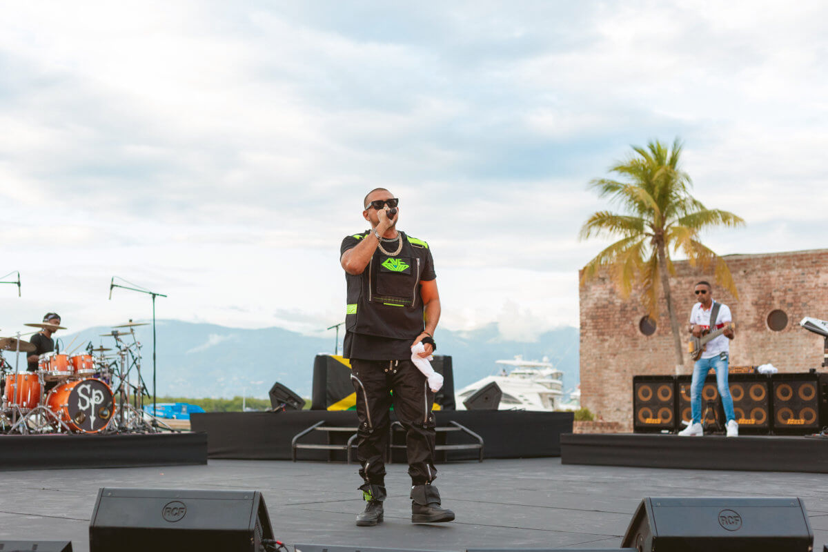 Sean Paul captured during his Dreamstage performance in Jamaica.   J Dash