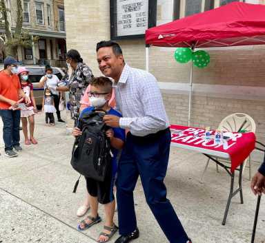 woodhaven-backpack-giveaway-2021-08-27-nk-cl01