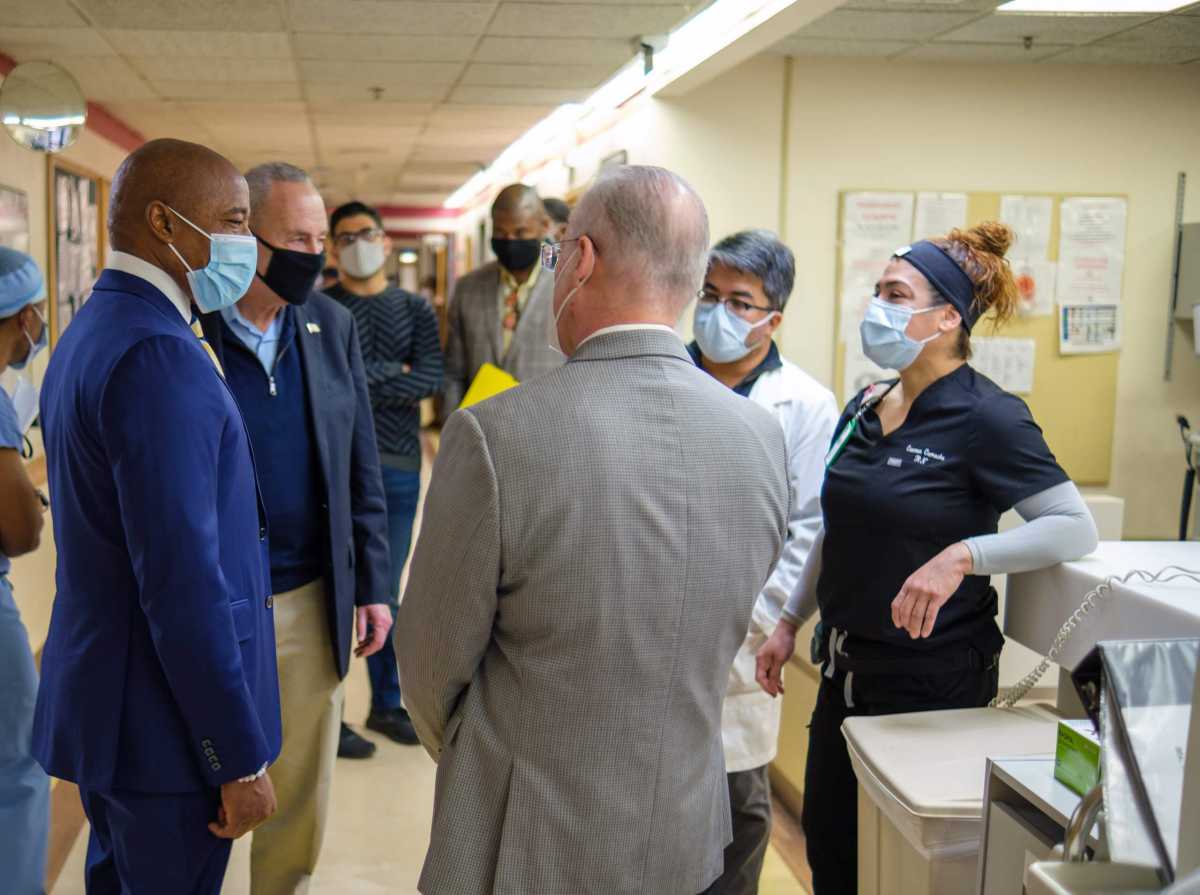 adams-schumer-thank-va-patients-2021-11-19-nk-cl02