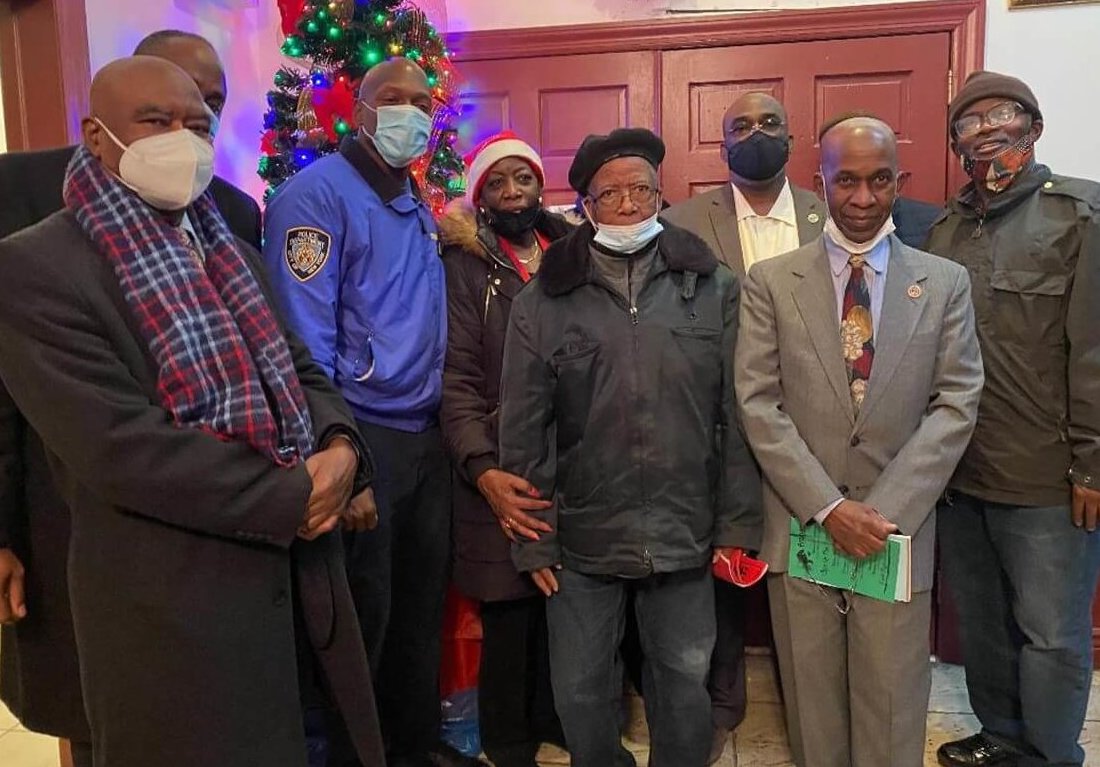 Photo 1. IUOM Tree Lighting