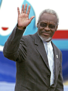 JAMAICA PRIME MINISTER PATTERSON WAVES AFTER ARRIVING AT AIRPORT IN MONTERREY.