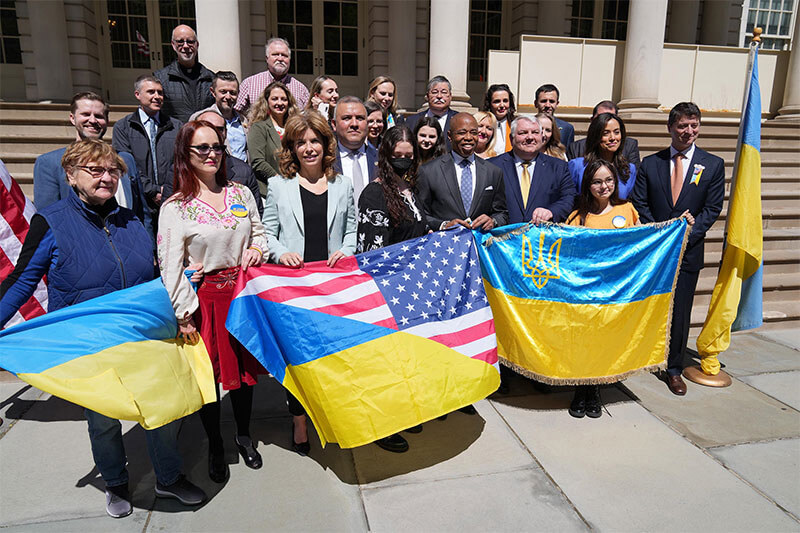 adams-aid-ukrainians-2022-04-28-nk-cl01