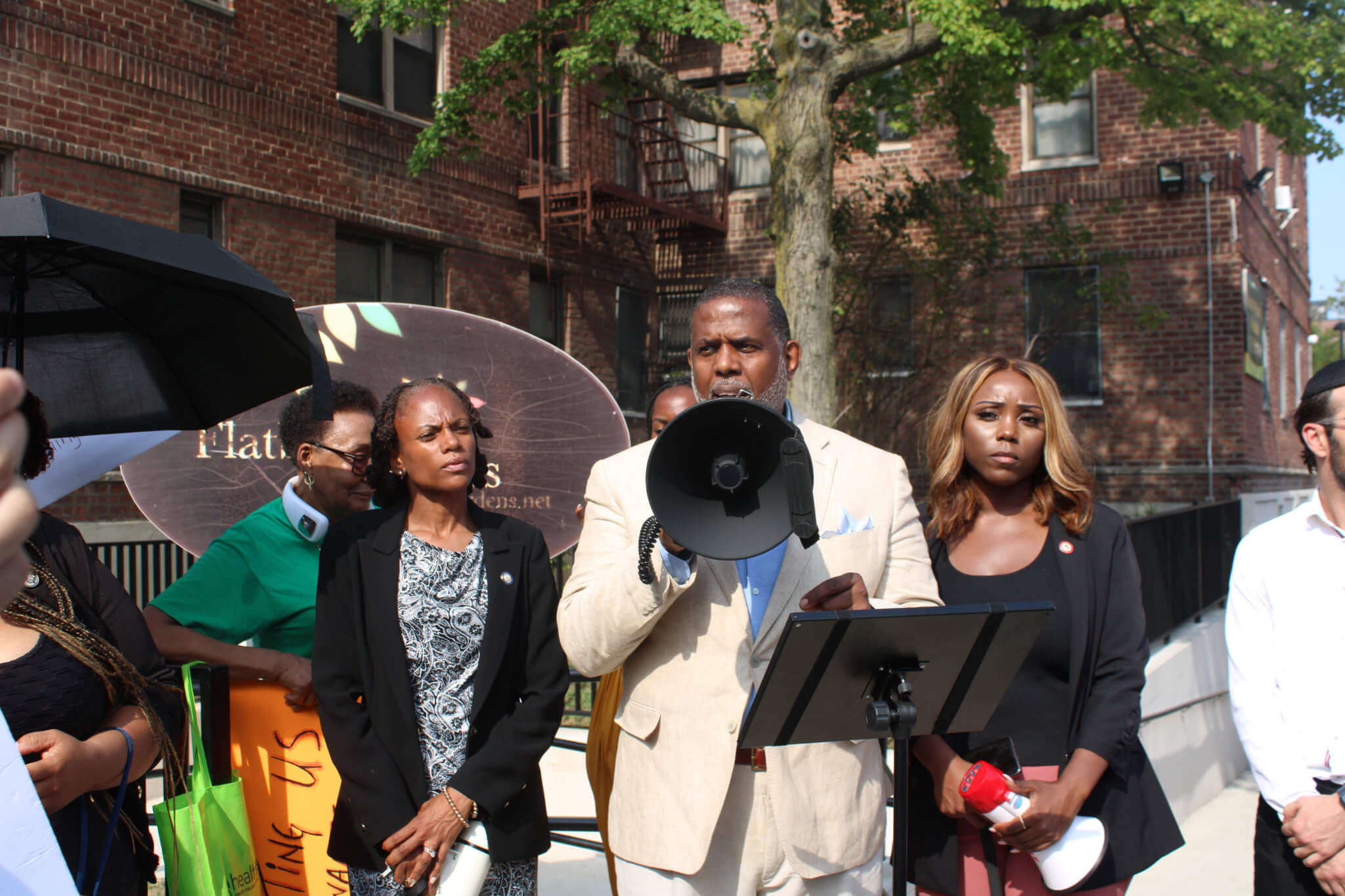 Politicians demand better services for Flatbush Gardens residents