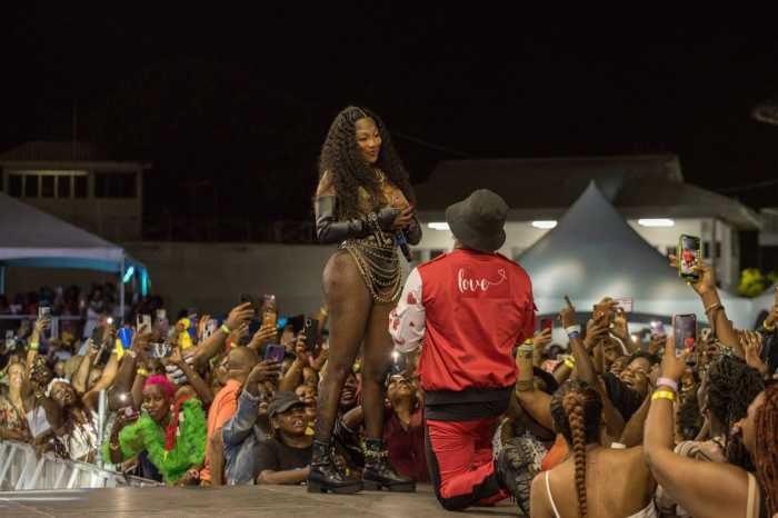 Ricardo Drue proposes to Patrice Roberts.