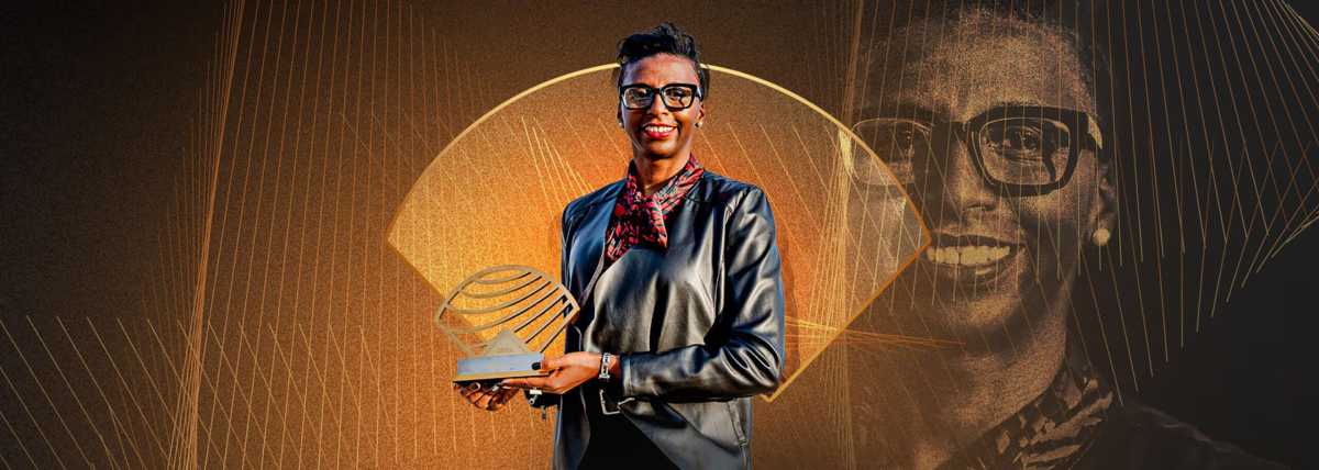 Former sprinter Donna Fraser with award.