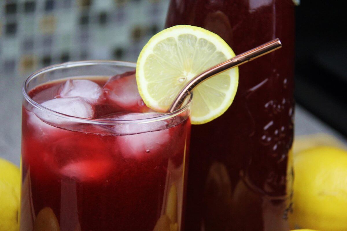 Refreshing sorrel lemonade