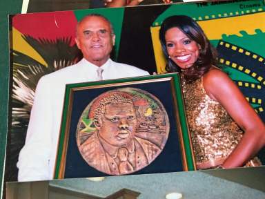 Actress Sheryl Lee Ralph presents the Marcus Garvey Humanitarian Award to Harry Belafonte.