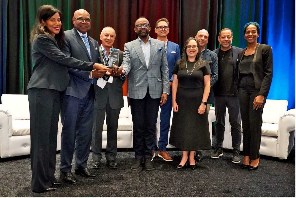 Edmund Bartlett, Minister of Tourism, Jamaica (2nd from L), holds Jamaica’s Caribbean Hotel and Tourism Association’s (CHTA) Destination Resilience Award. Sharing in the moment are (L-R) Nicola Madden-Greig, President, CHTA; Ewald Biemens, Owner, Bucuti and Tara Beach Resort, Aruba; Donovan White, Director of Tourism, Jamaica Tourist Board; Kyle Mais, Managing Director, Jamaican Inn; Vanessa Ledesma-Berrios, Acting CEO & Director General, CHTA; Josef Forstmayr, Managing Director, Round Hill Hotel and Villas; Marc Melville, CEO, Chukka Caribbean; and Fiona Fennell, Public Relations and Communications Manager, Jamaica Tourist Board.