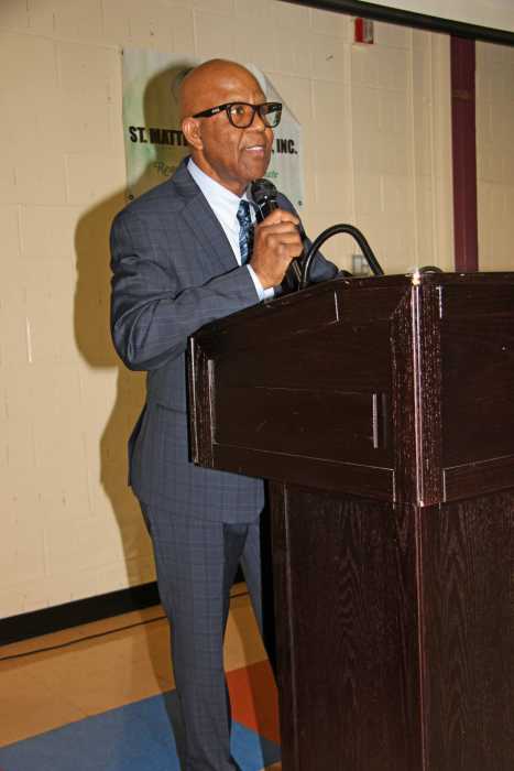 Pastor Robert McBarnett addresses gala dinner. 