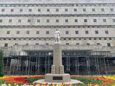 The scaffolding surrounding the Brooklyn Supreme Court building on Adams Street has been standing for nearly 16 years as the building awaits long-needed façade repairs.