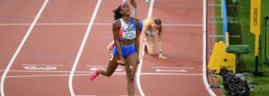 Alexis Holmes celebrates USA’s mixed 4x400m world record at the World Athletics Championships Budapest 23 (© Getty Images)