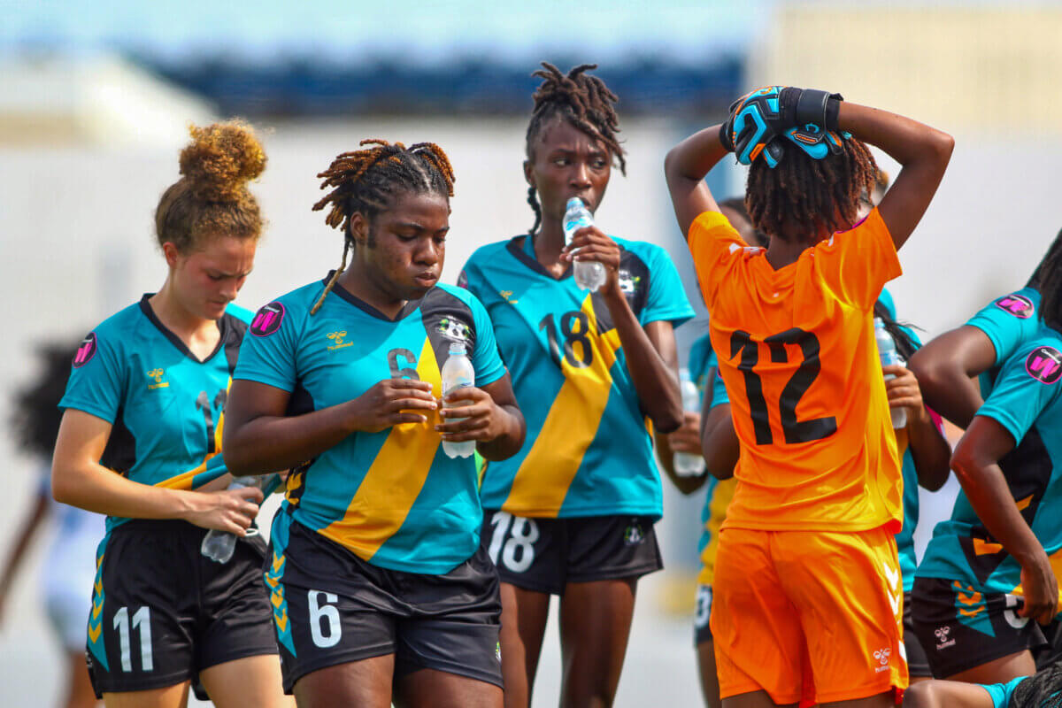 WILLEMSTAD, CURACAO. APRIL 16: Players of Bahamas drinks water during the Group B match between Bahamas and Panama in the 2023 Concacaf Women's U20 Championship, held at the Rignaal Jean Francisca stadium, in Willemstad, Curacao.