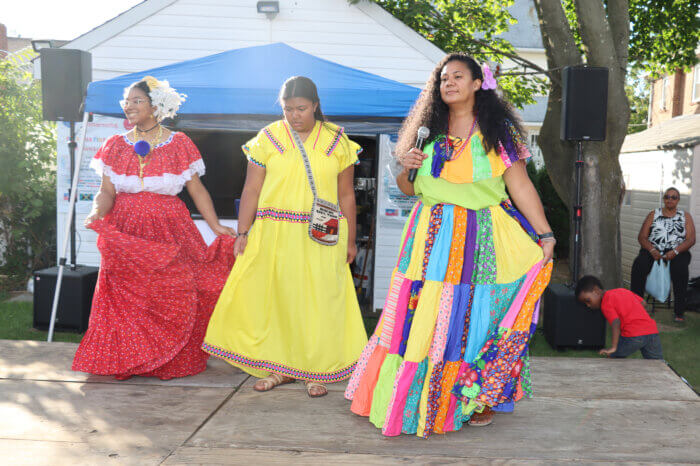 Panamanians display their indigenous culture.
