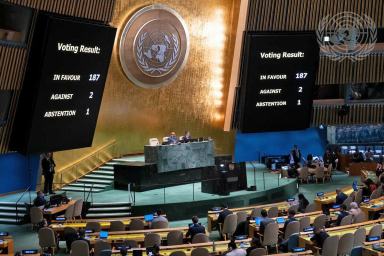 The General Assembly adopts a Resolution on the "Necessity of ending the economic, commercial and financial embargo imposed by the United States of America against Cuba“. The Resolution was adopted with 187 votes in favour, with 2 against (United States and Israel) and one abstention (Ukraine).
