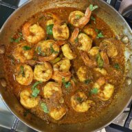 How to make delicious curry shrimp at home.