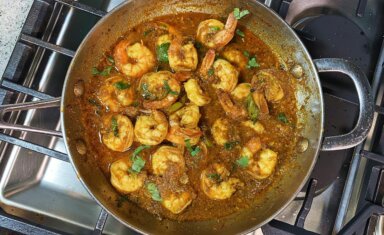 How to make delicious curry shrimp at home.