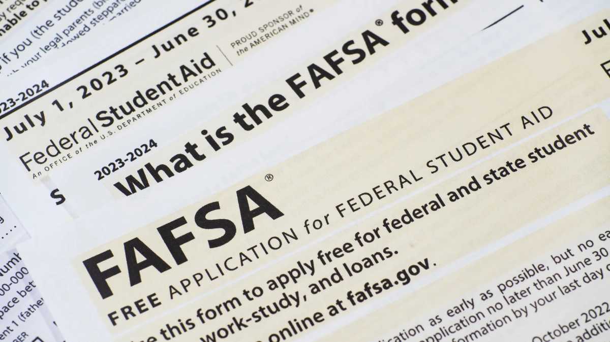 dont-let-financial-aid-nightmare-destroy-your-dreams-2024-05-23-oped-cl01