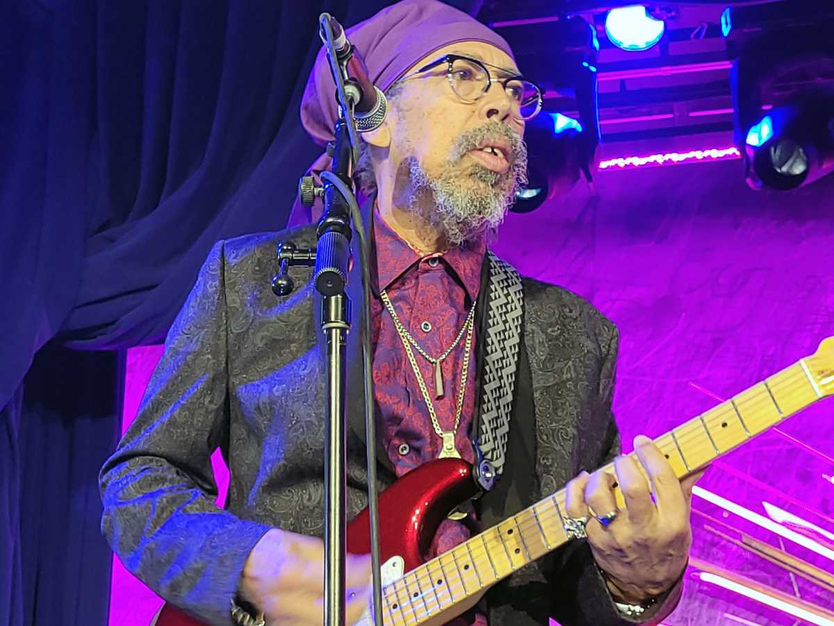 Coore of Third World: Riddim Twin; ‘King of Stage’ exits