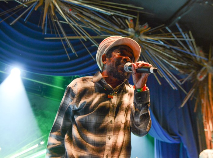 R.I.P Cocoa Tea 1 Veteran reggae artiste Cocoa Tea.