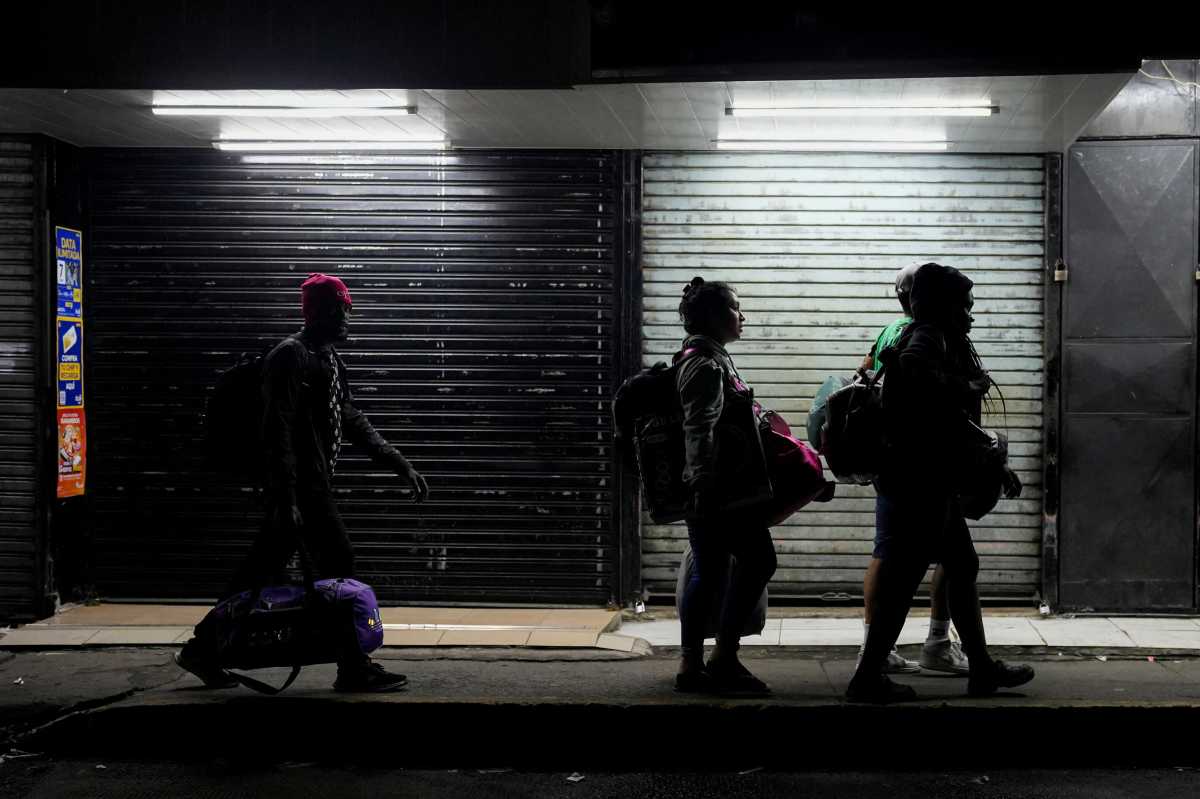 Venezuelan and Haitians migrants cross the border, in Paso Canoa, Costa Rica, August 30, 2025.