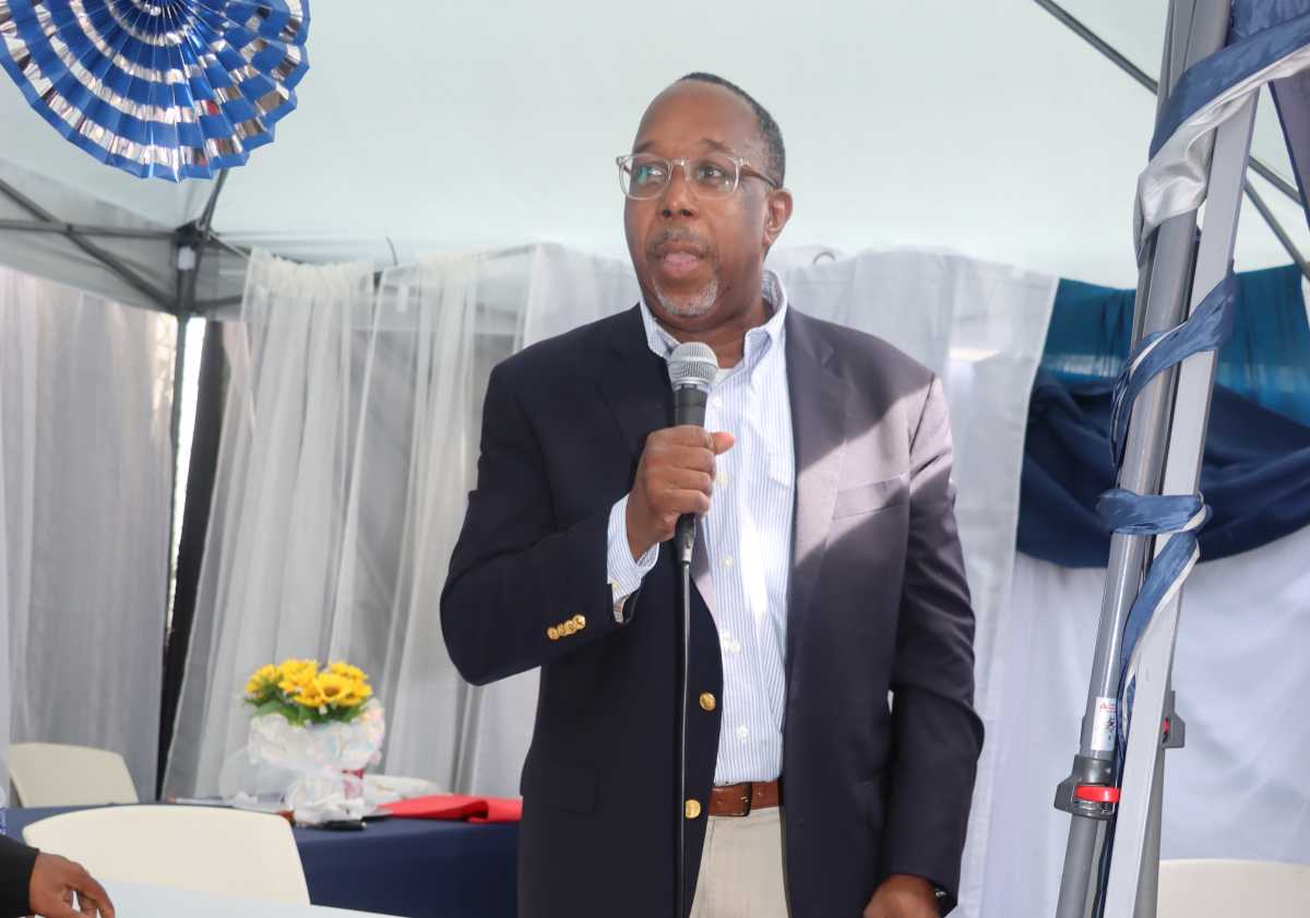 Dr. Alfred Winkler, assistant professor of Clinical Urology at Weill Cornell Medical College, addresses the seminar.