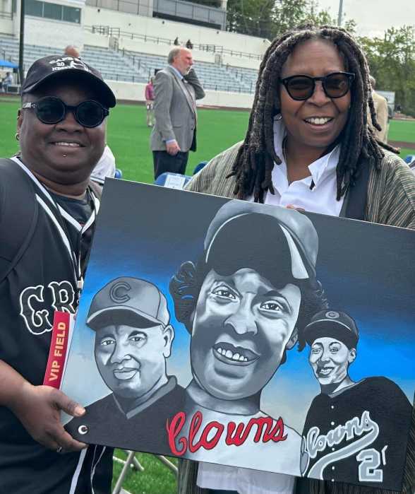 Sydnéi SmithJordan and her collector Whoopi Goldberg